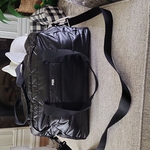 Vs pink duffle bag